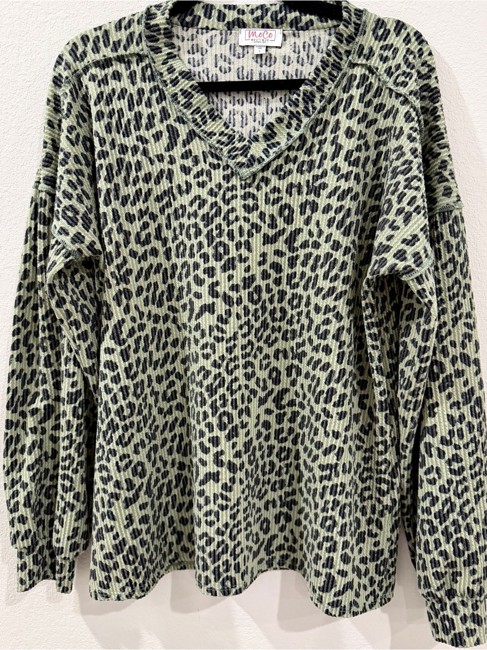 Moco Boutique Green Leopard Animal Print V-Neck Pullover Sweater Top Large